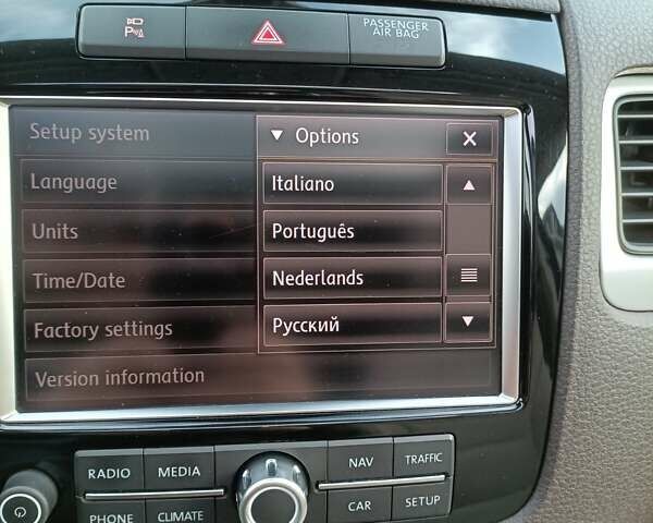Зелений Фольксваген Туарег, об'ємом двигуна 2.97 л та пробігом 445 тис. км за 16800 $, фото 28 на Automoto.ua