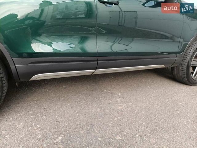 Зелений Фольксваген Туарег, об'ємом двигуна 2.97 л та пробігом 445 тис. км за 16800 $, фото 5 на Automoto.ua