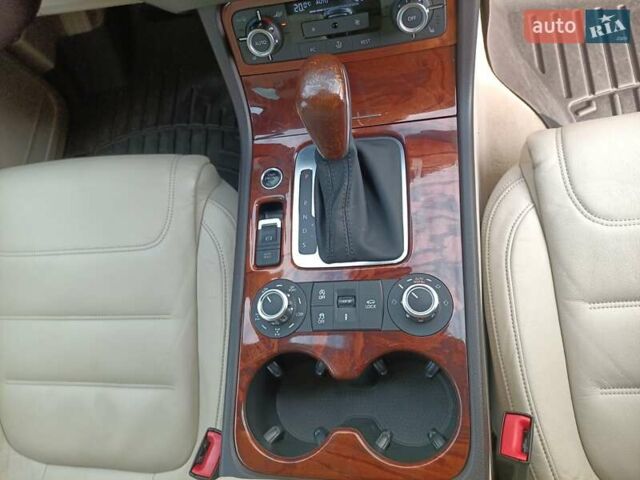 Зелений Фольксваген Туарег, об'ємом двигуна 2.97 л та пробігом 445 тис. км за 16800 $, фото 7 на Automoto.ua