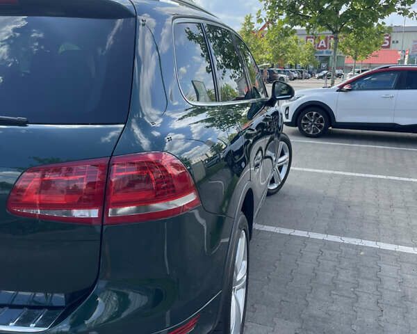 Зеленый Фольксваген Туарег, объемом двигателя 2.97 л и пробегом 279 тыс. км за 22000 $, фото 7 на Automoto.ua