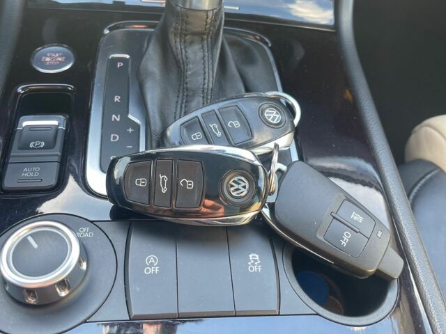 Зелений Фольксваген Туарег, об'ємом двигуна 3 л та пробігом 290 тис. км за 18865 $, фото 13 на Automoto.ua