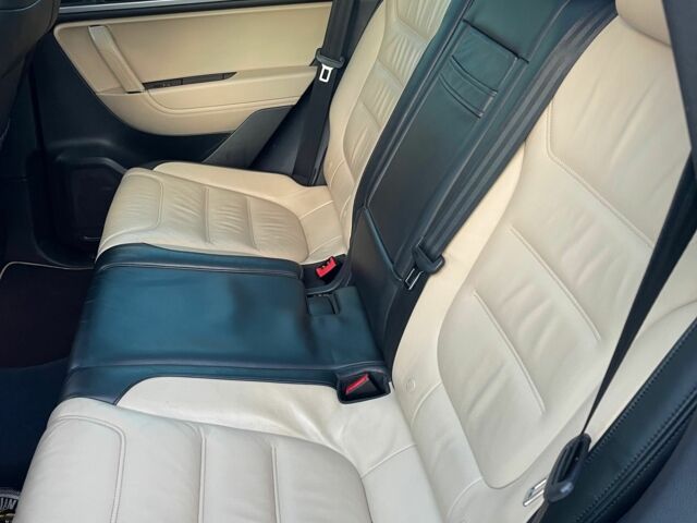 Зелений Фольксваген Туарег, об'ємом двигуна 3 л та пробігом 290 тис. км за 18865 $, фото 16 на Automoto.ua