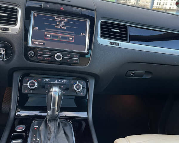 Зеленый Фольксваген Туарег, объемом двигателя 2.97 л и пробегом 279 тыс. км за 22000 $, фото 26 на Automoto.ua