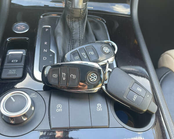 Зеленый Фольксваген Туарег, объемом двигателя 2.97 л и пробегом 279 тыс. км за 22000 $, фото 16 на Automoto.ua