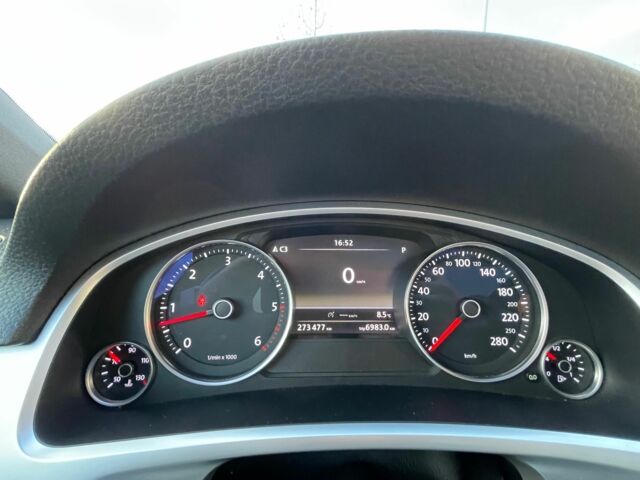 Зелений Фольксваген Туарег, об'ємом двигуна 3 л та пробігом 290 тис. км за 18865 $, фото 22 на Automoto.ua