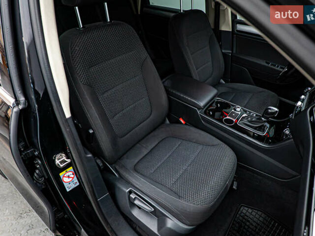 Зеленый Фольксваген Туарег, объемом двигателя 3 л и пробегом 212 тыс. км за 23465 $, фото 12 на Automoto.ua