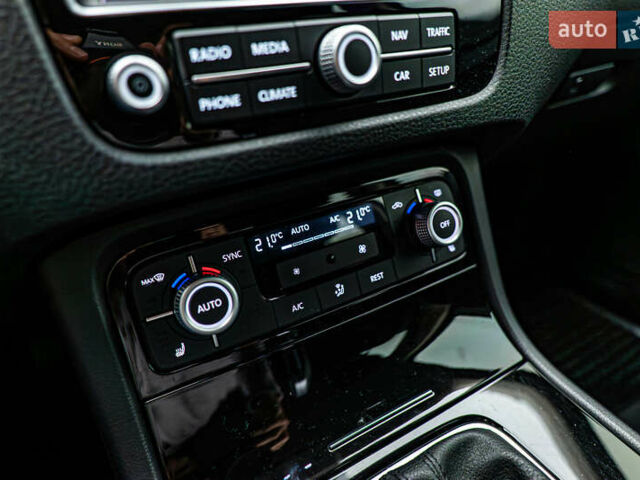 Зеленый Фольксваген Туарег, объемом двигателя 3 л и пробегом 212 тыс. км за 23465 $, фото 15 на Automoto.ua