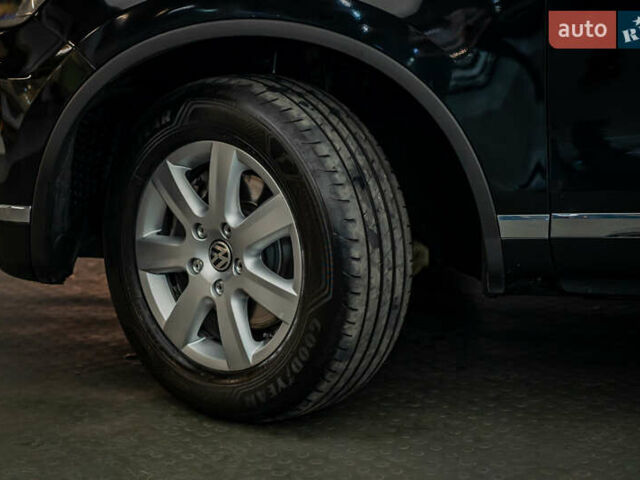 Зеленый Фольксваген Туарег, объемом двигателя 3 л и пробегом 212 тыс. км за 23465 $, фото 7 на Automoto.ua