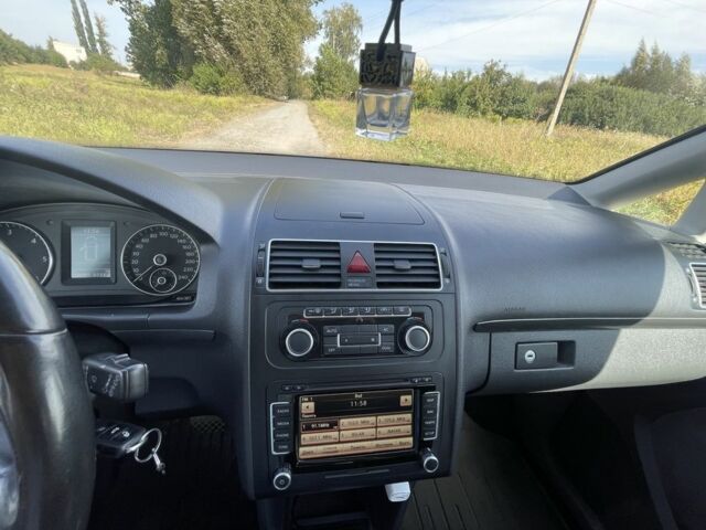 Білий Фольксваген Туран, об'ємом двигуна 2 л та пробігом 250 тис. км за 11000 $, фото 10 на Automoto.ua