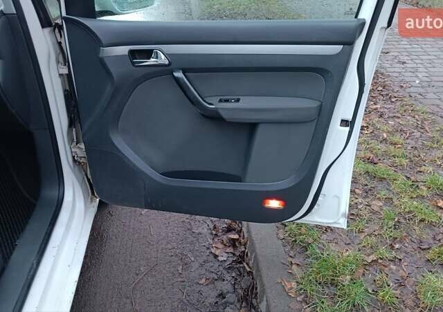 Белый Фольксваген Туран, объемом двигателя 1.9 л и пробегом 376 тыс. км за 4750 $, фото 35 на Automoto.ua