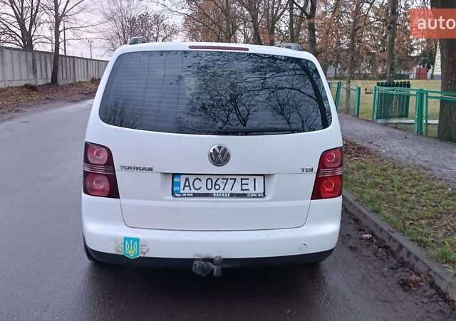 Белый Фольксваген Туран, объемом двигателя 1.9 л и пробегом 376 тыс. км за 4750 $, фото 20 на Automoto.ua