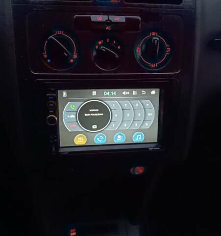 Белый Фольксваген Туран, объемом двигателя 1.9 л и пробегом 376 тыс. км за 4750 $, фото 57 на Automoto.ua