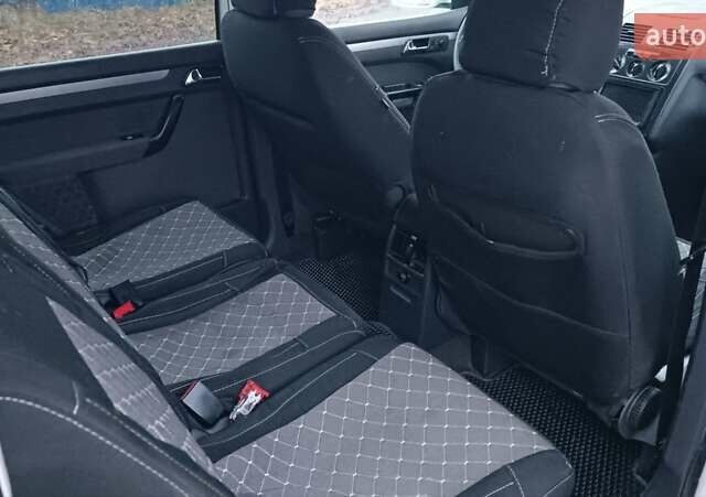 Белый Фольксваген Туран, объемом двигателя 1.9 л и пробегом 376 тыс. км за 4750 $, фото 33 на Automoto.ua