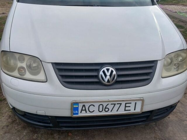 Белый Фольксваген Туран, объемом двигателя 1.9 л и пробегом 350 тыс. км за 4860 $, фото 1 на Automoto.ua