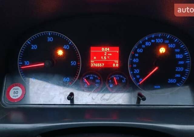 Белый Фольксваген Туран, объемом двигателя 1.9 л и пробегом 376 тыс. км за 4750 $, фото 59 на Automoto.ua