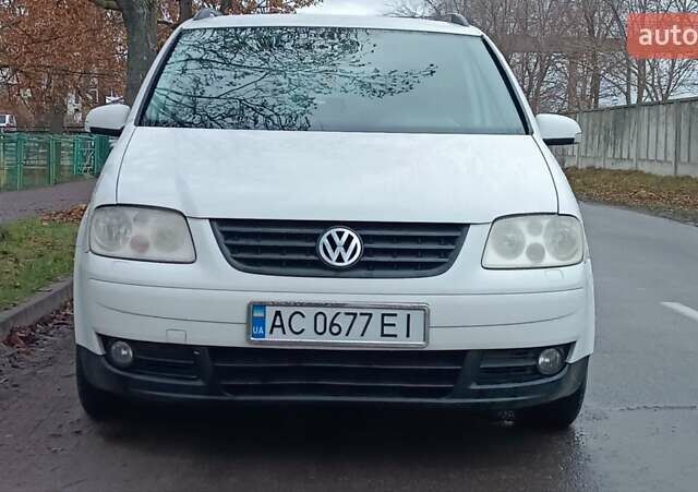 Белый Фольксваген Туран, объемом двигателя 1.9 л и пробегом 376 тыс. км за 4750 $, фото 24 на Automoto.ua