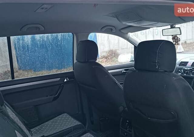 Белый Фольксваген Туран, объемом двигателя 1.9 л и пробегом 376 тыс. км за 4750 $, фото 32 на Automoto.ua