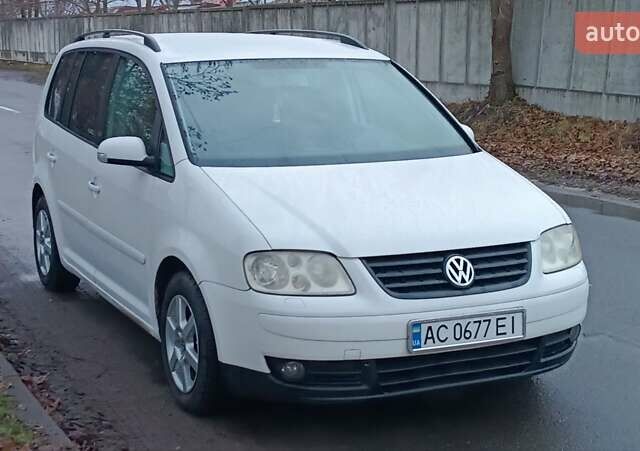Белый Фольксваген Туран, объемом двигателя 1.9 л и пробегом 376 тыс. км за 4750 $, фото 4 на Automoto.ua