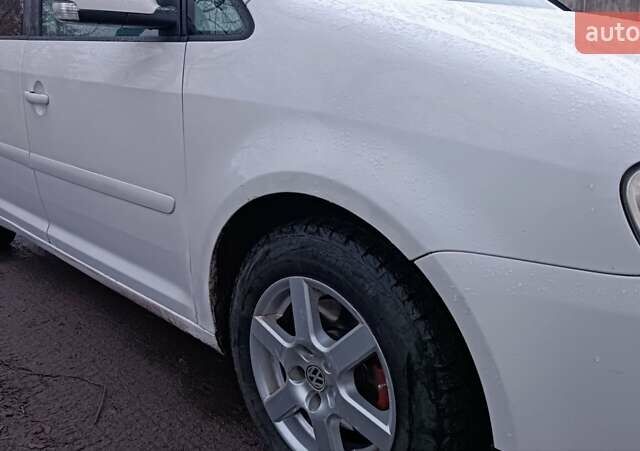 Белый Фольксваген Туран, объемом двигателя 1.9 л и пробегом 376 тыс. км за 4750 $, фото 28 на Automoto.ua