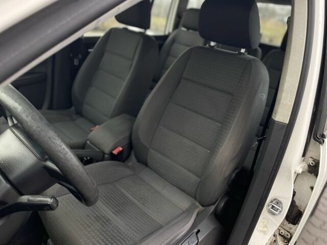 Белый Фольксваген Туран, объемом двигателя 1.9 л и пробегом 500 тыс. км за 2950 $, фото 9 на Automoto.ua