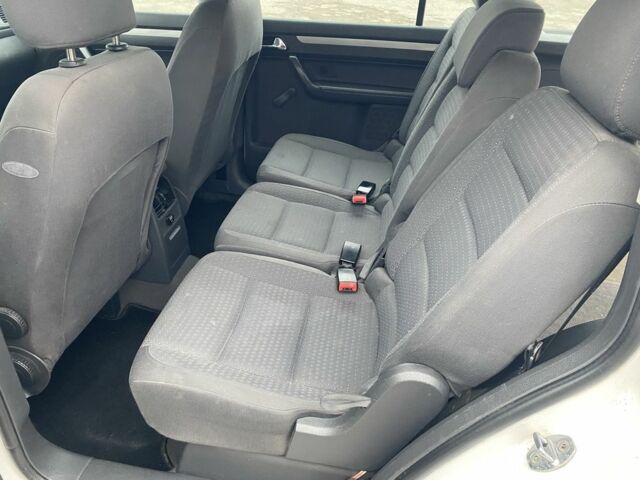 Белый Фольксваген Туран, объемом двигателя 2 л и пробегом 320 тыс. км за 2200 $, фото 7 на Automoto.ua