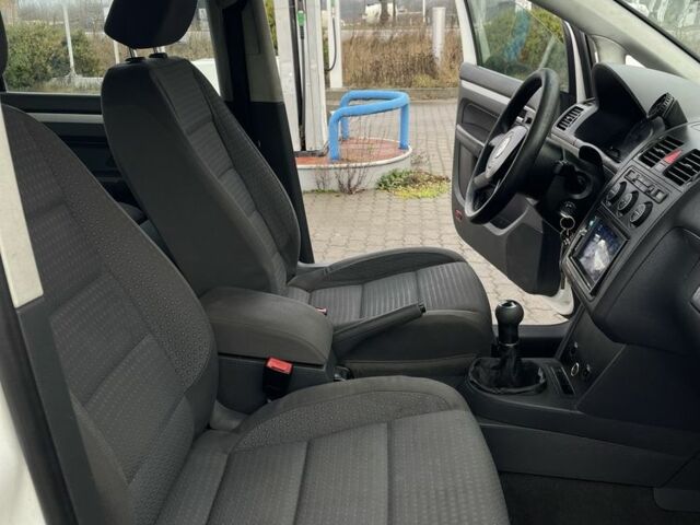 Белый Фольксваген Туран, объемом двигателя 1.9 л и пробегом 500 тыс. км за 2950 $, фото 14 на Automoto.ua