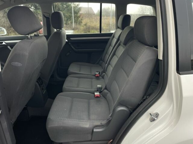 Белый Фольксваген Туран, объемом двигателя 1.9 л и пробегом 500 тыс. км за 2950 $, фото 12 на Automoto.ua