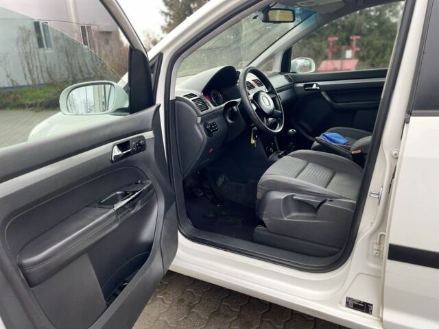 Белый Фольксваген Туран, объемом двигателя 1.9 л и пробегом 500 тыс. км за 2950 $, фото 8 на Automoto.ua