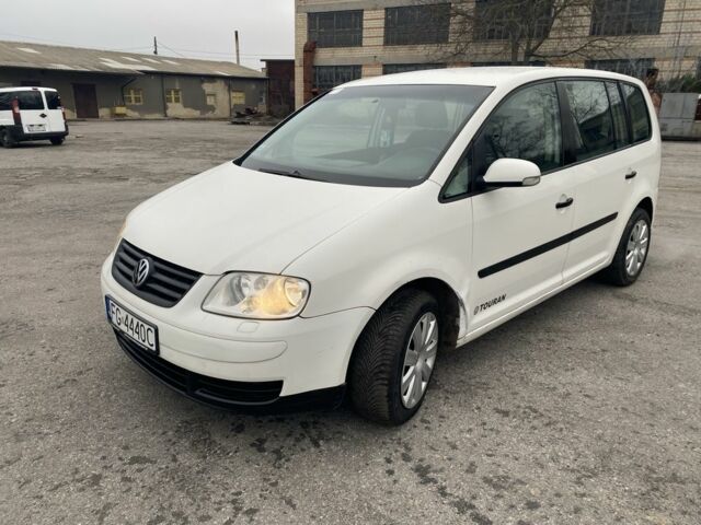 Белый Фольксваген Туран, объемом двигателя 2 л и пробегом 320 тыс. км за 2200 $, фото 3 на Automoto.ua