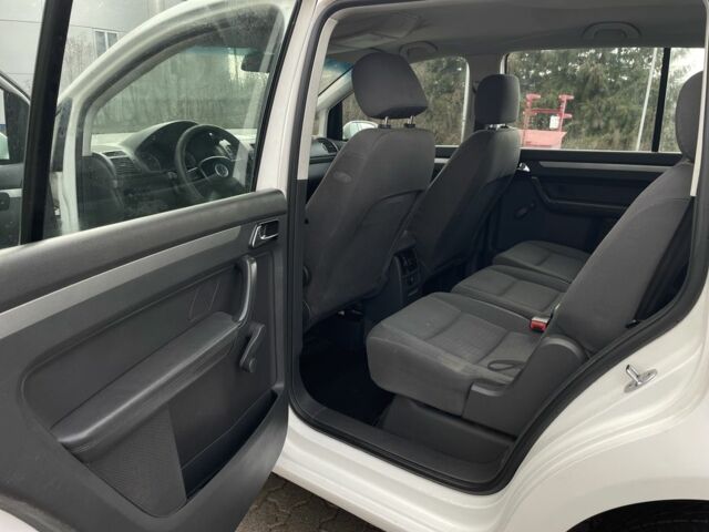 Белый Фольксваген Туран, объемом двигателя 1.9 л и пробегом 500 тыс. км за 2950 $, фото 10 на Automoto.ua