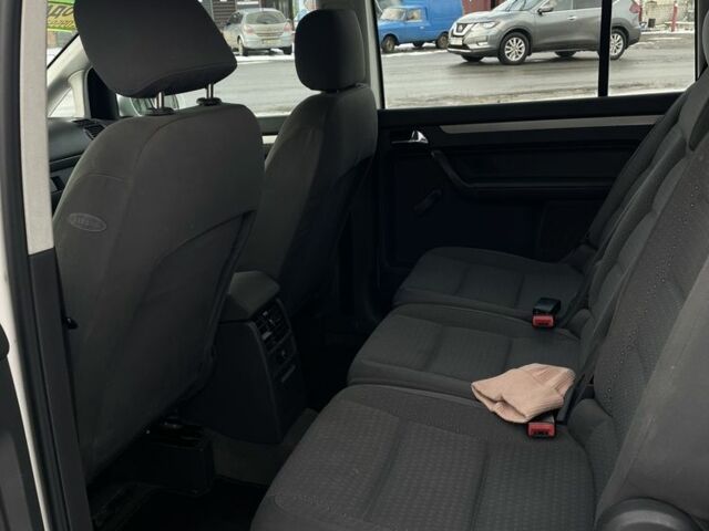 Белый Фольксваген Туран, объемом двигателя 1.9 л и пробегом 500 тыс. км за 2950 $, фото 12 на Automoto.ua