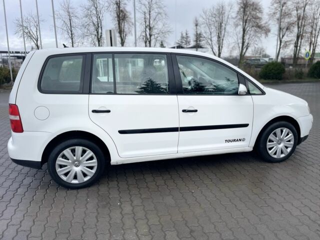 Белый Фольксваген Туран, объемом двигателя 1.9 л и пробегом 500 тыс. км за 2950 $, фото 5 на Automoto.ua