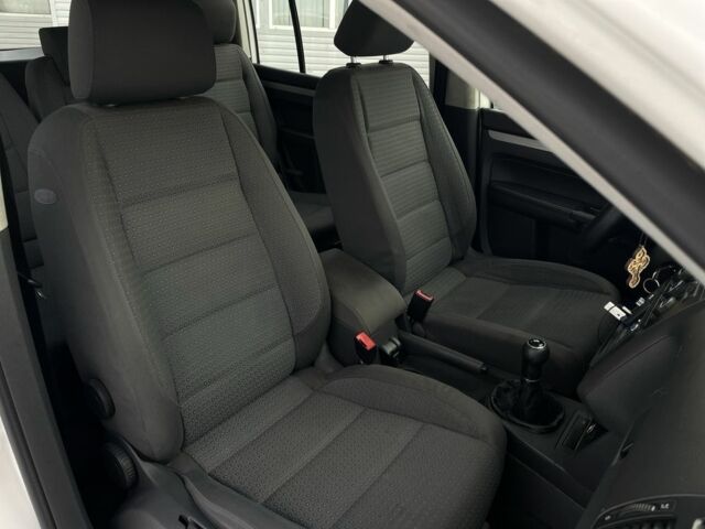 Белый Фольксваген Туран, объемом двигателя 1.9 л и пробегом 500 тыс. км за 2950 $, фото 14 на Automoto.ua