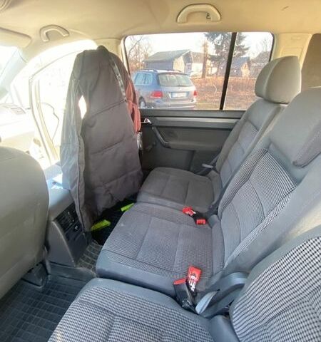 Белый Фольксваген Туран, объемом двигателя 1.9 л и пробегом 300 тыс. км за 4900 $, фото 21 на Automoto.ua