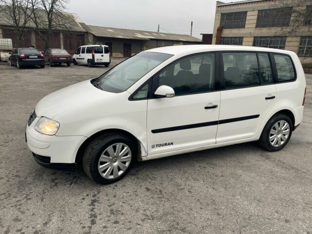 Белый Фольксваген Туран, объемом двигателя 2 л и пробегом 320 тыс. км за 2200 $, фото 2 на Automoto.ua