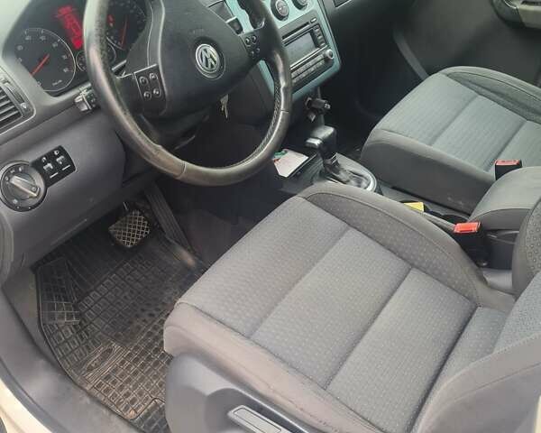 Білий Фольксваген Туран, об'ємом двигуна 1.98 л та пробігом 324 тис. км за 6500 $, фото 8 на Automoto.ua