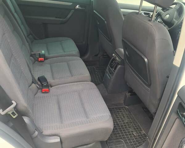 Білий Фольксваген Туран, об'ємом двигуна 1.98 л та пробігом 324 тис. км за 6500 $, фото 10 на Automoto.ua