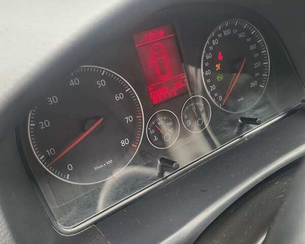 Білий Фольксваген Туран, об'ємом двигуна 1.98 л та пробігом 324 тис. км за 6500 $, фото 2 на Automoto.ua