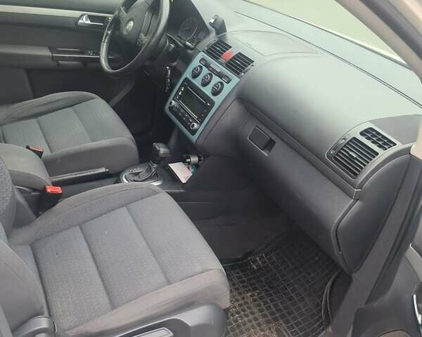 Білий Фольксваген Туран, об'ємом двигуна 1.98 л та пробігом 324 тис. км за 6500 $, фото 5 на Automoto.ua