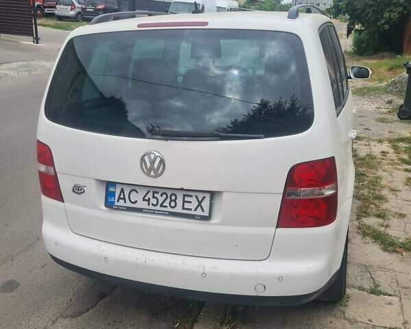 Білий Фольксваген Туран, об'ємом двигуна 1.98 л та пробігом 324 тис. км за 6500 $, фото 12 на Automoto.ua