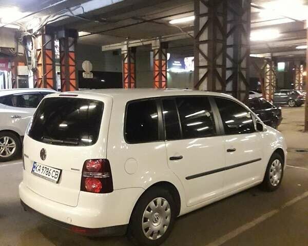 Белый Фольксваген Туран, объемом двигателя 1.98 л и пробегом 175 тыс. км за 6700 $, фото 1 на Automoto.ua
