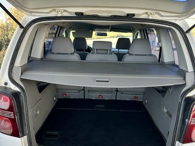 Білий Фольксваген Туран, об'ємом двигуна 1.9 л та пробігом 290 тис. км за 3350 $, фото 8 на Automoto.ua