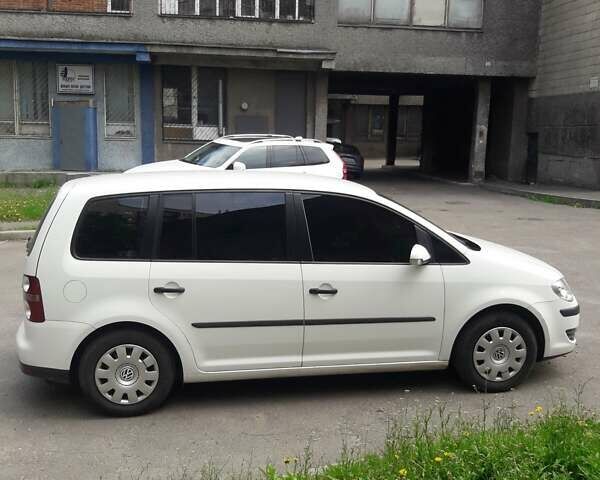 Белый Фольксваген Туран, объемом двигателя 1.98 л и пробегом 175 тыс. км за 6700 $, фото 4 на Automoto.ua