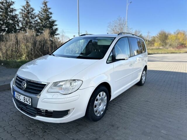 Білий Фольксваген Туран, об'ємом двигуна 1.9 л та пробігом 290 тис. км за 3350 $, фото 1 на Automoto.ua