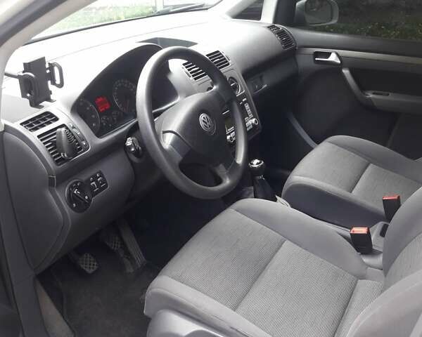 Белый Фольксваген Туран, объемом двигателя 1.98 л и пробегом 175 тыс. км за 6700 $, фото 6 на Automoto.ua