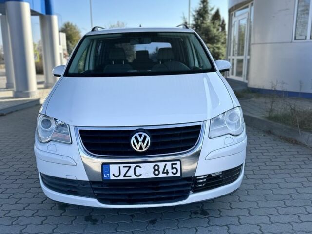 Білий Фольксваген Туран, об'ємом двигуна 1.9 л та пробігом 290 тис. км за 3350 $, фото 2 на Automoto.ua