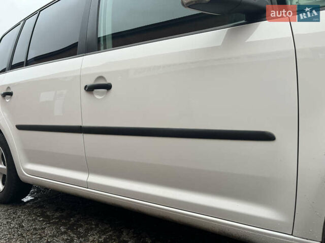 Белый Фольксваген Туран, объемом двигателя 1.39 л и пробегом 240 тыс. км за 6999 $, фото 35 на Automoto.ua