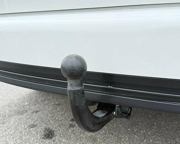 Білий Фольксваген Туран, об'ємом двигуна 1.6 л та пробігом 218 тис. км за 7999 $, фото 91 на Automoto.ua