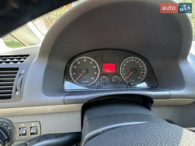 Белый Фольксваген Туран, объемом двигателя 1.39 л и пробегом 218 тыс. км за 6500 $, фото 5 на Automoto.ua