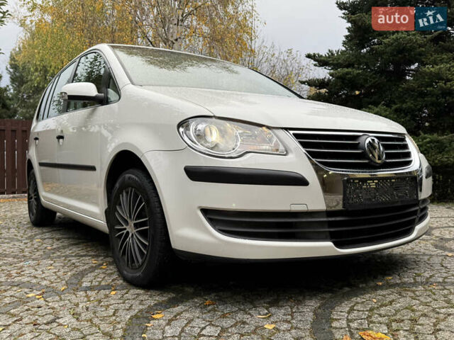 Білий Фольксваген Туран, об'ємом двигуна 1.6 л та пробігом 218 тис. км за 8499 $, фото 41 на Automoto.ua